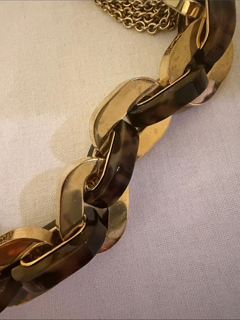 VINTAGE Michael Kors Gold-Tone Chain Necklace with Tortoiseshell Links - Picture 2 of 3